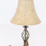 Annie traditional table lamp