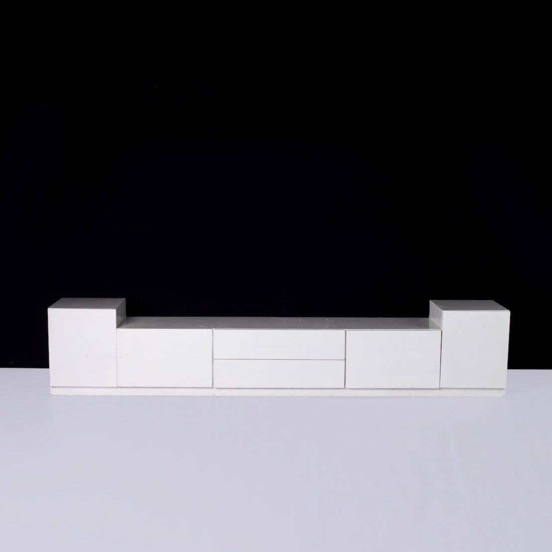 Genie wide tv stand