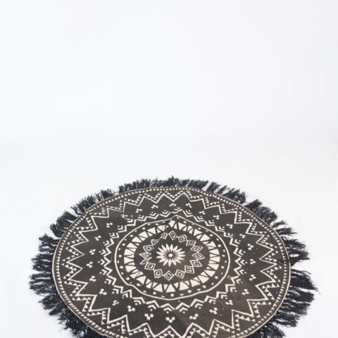 Handloom round cotton rug