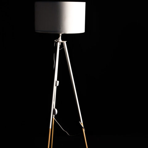 Jandia tripod floor lamp