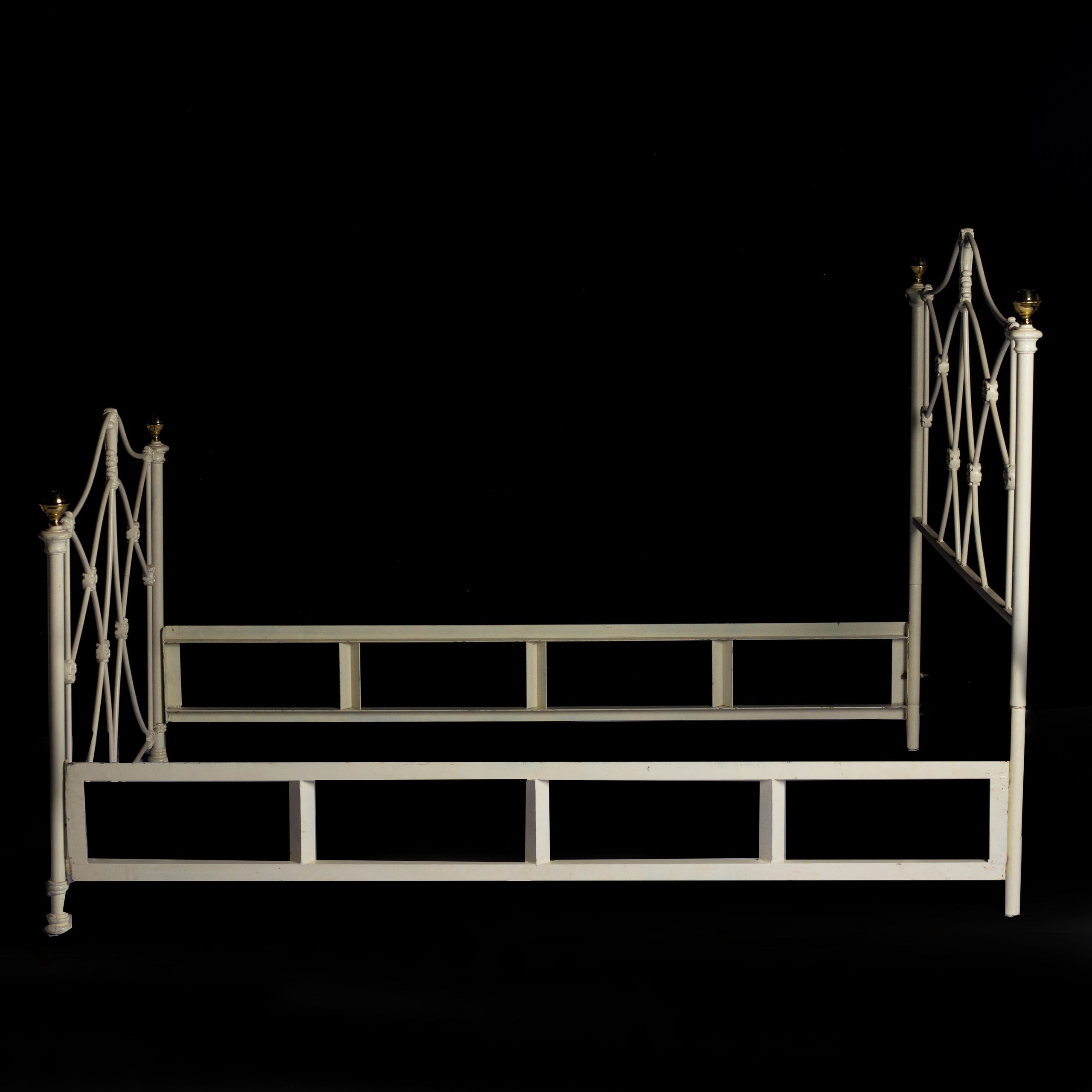 Provincial style bed