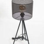 Tripod table lamp