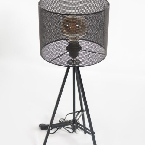 Tripod table lamp